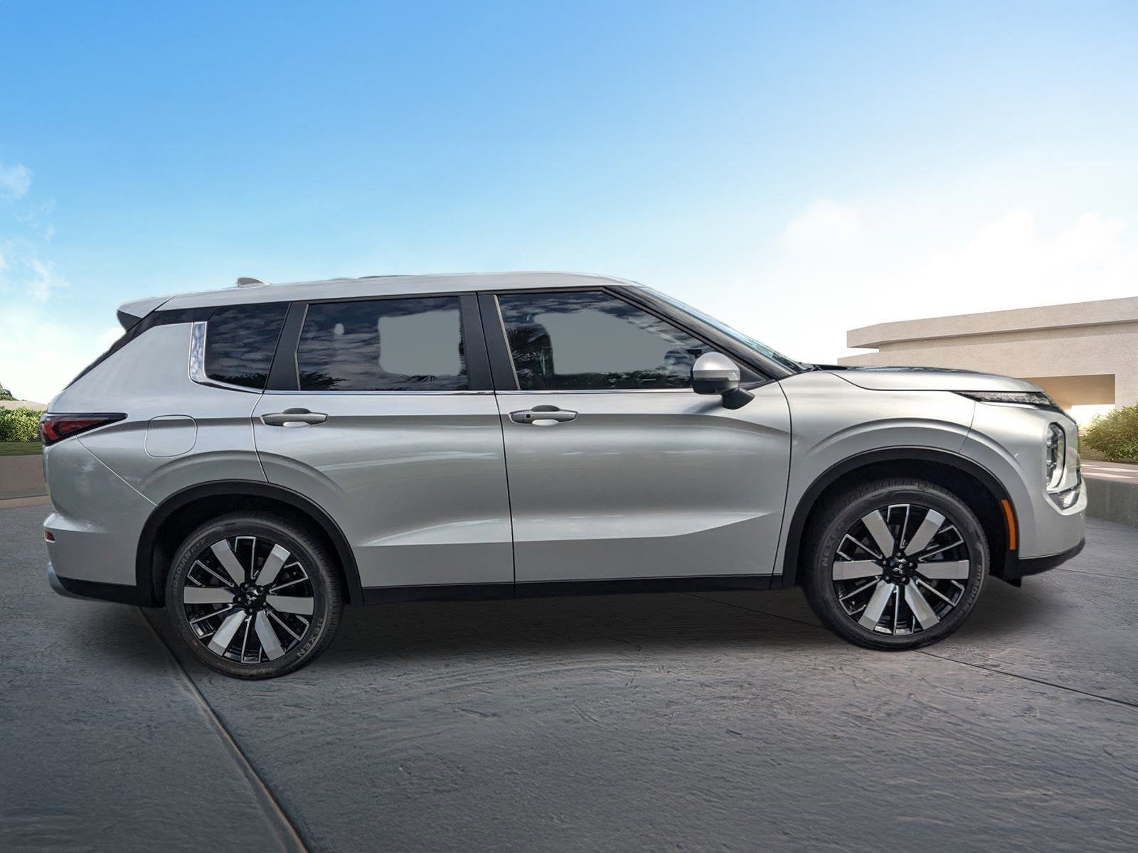 2025 Mitsubishi Outlander SE