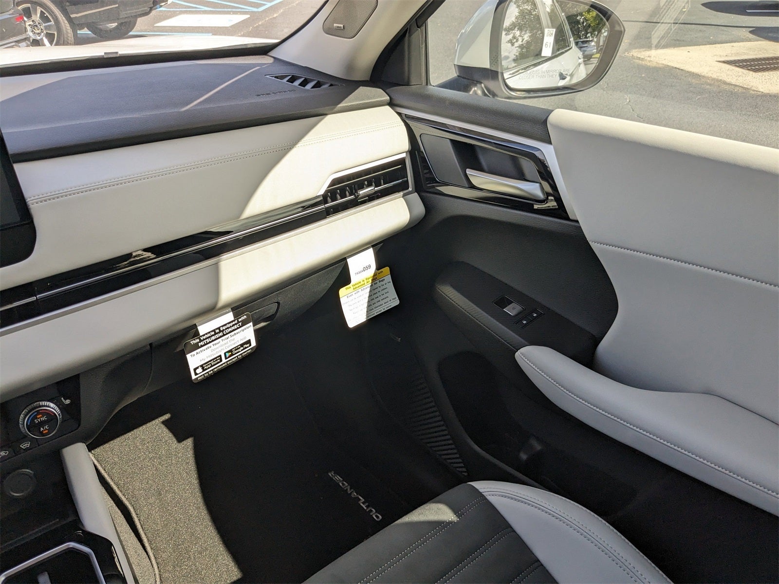 2025 Mitsubishi Outlander SE