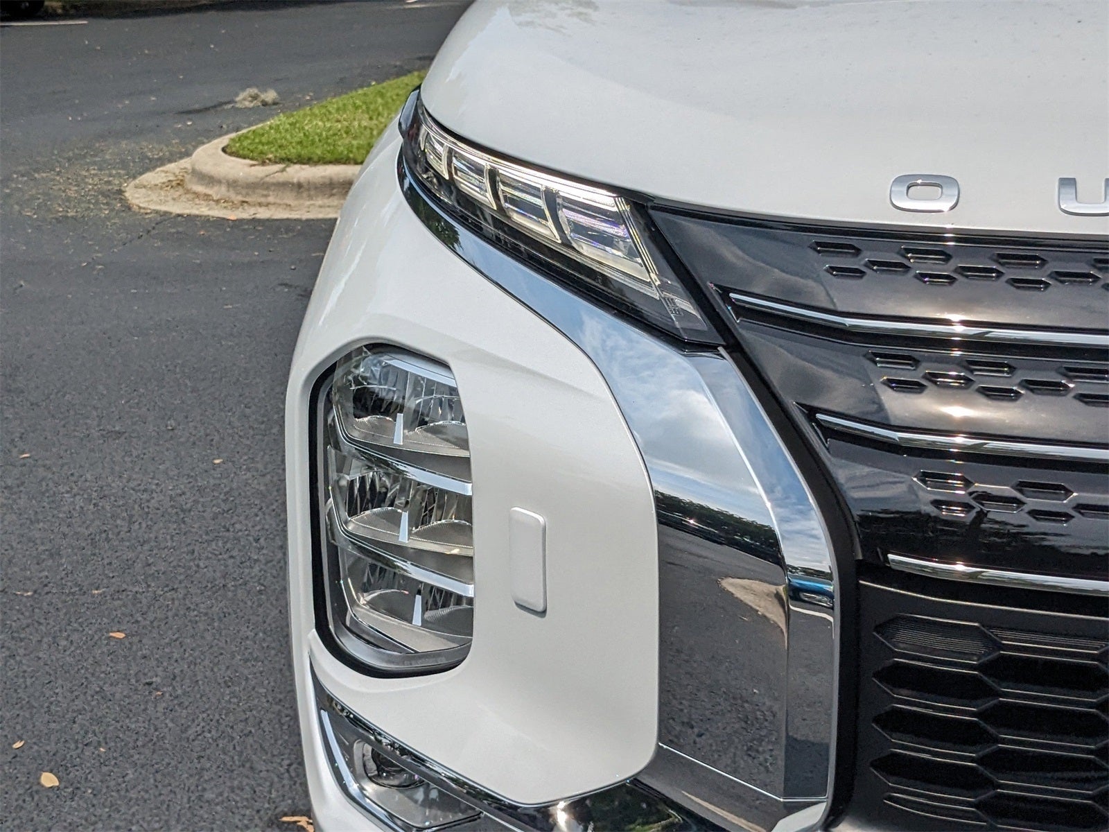 2025 Mitsubishi Outlander PHEV SE