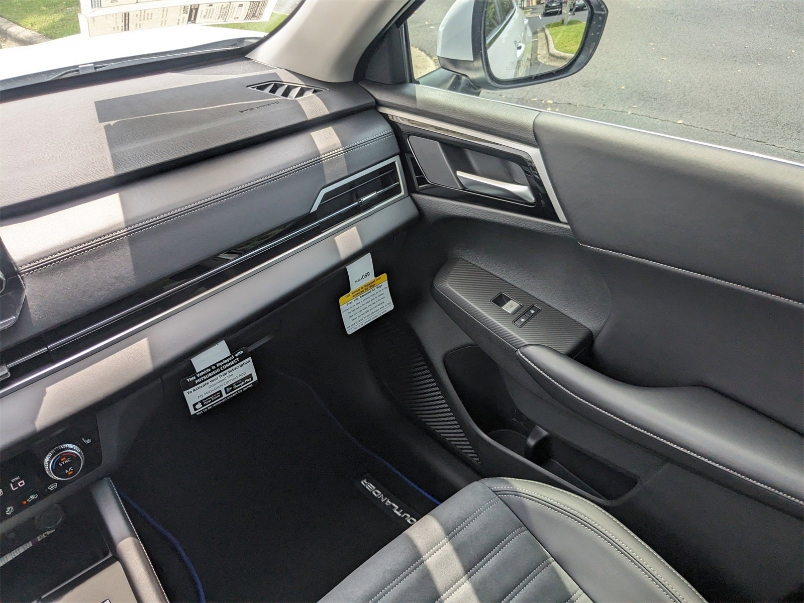 2025 Mitsubishi Outlander PHEV SE