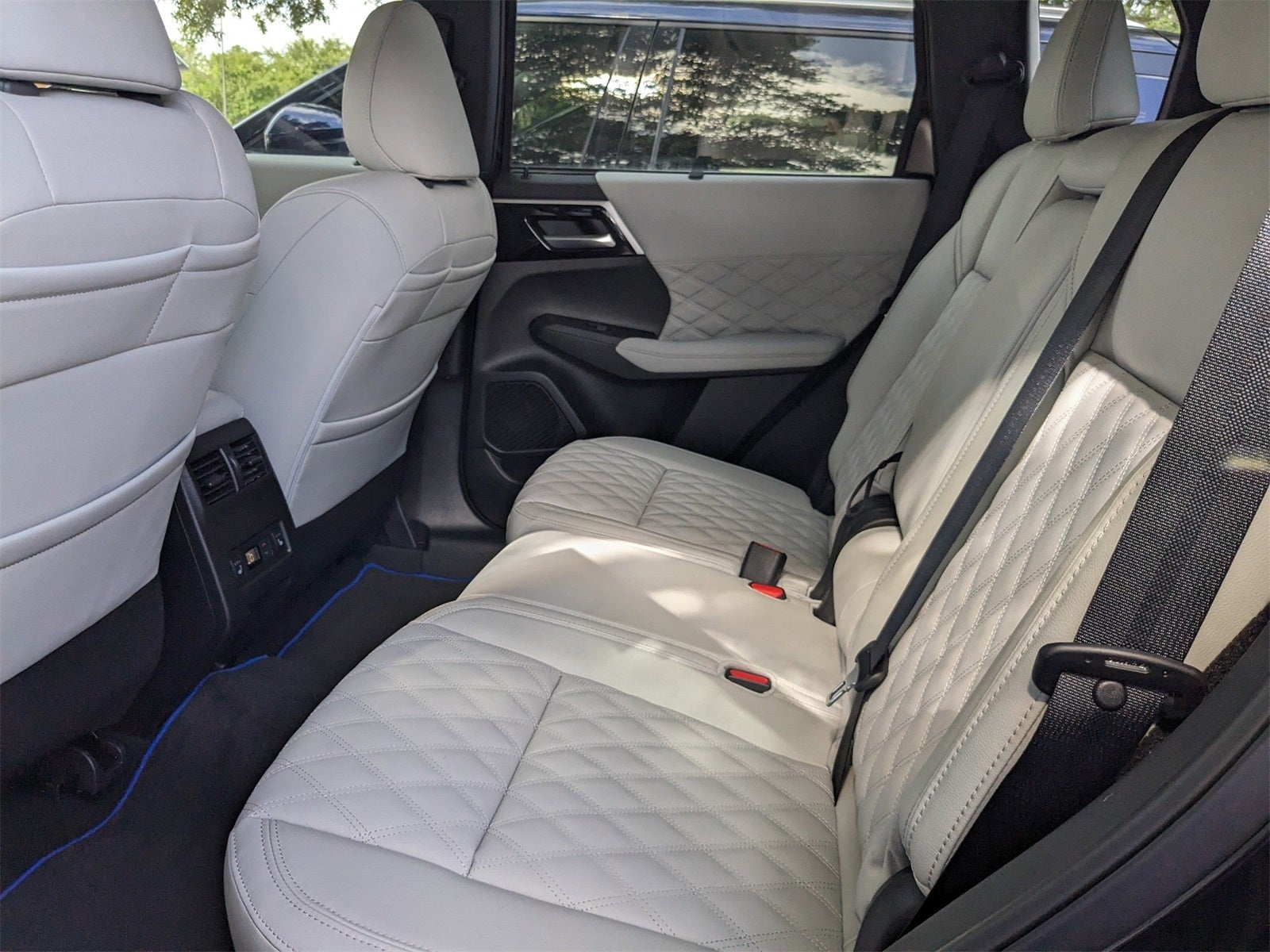 2025 Mitsubishi Outlander PHEV SEL Platinum Edition