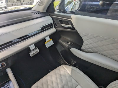 2025 Mitsubishi Outlander PHEV SEL Platinum Edition