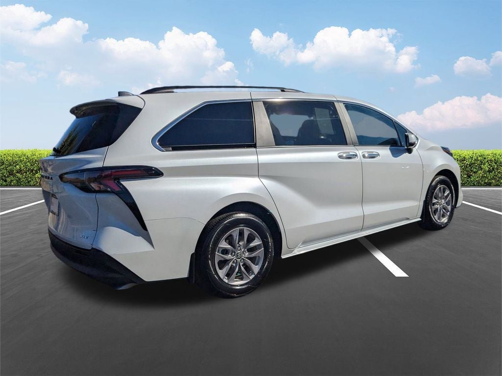 2025 Toyota Sienna XLE 7 Passenger