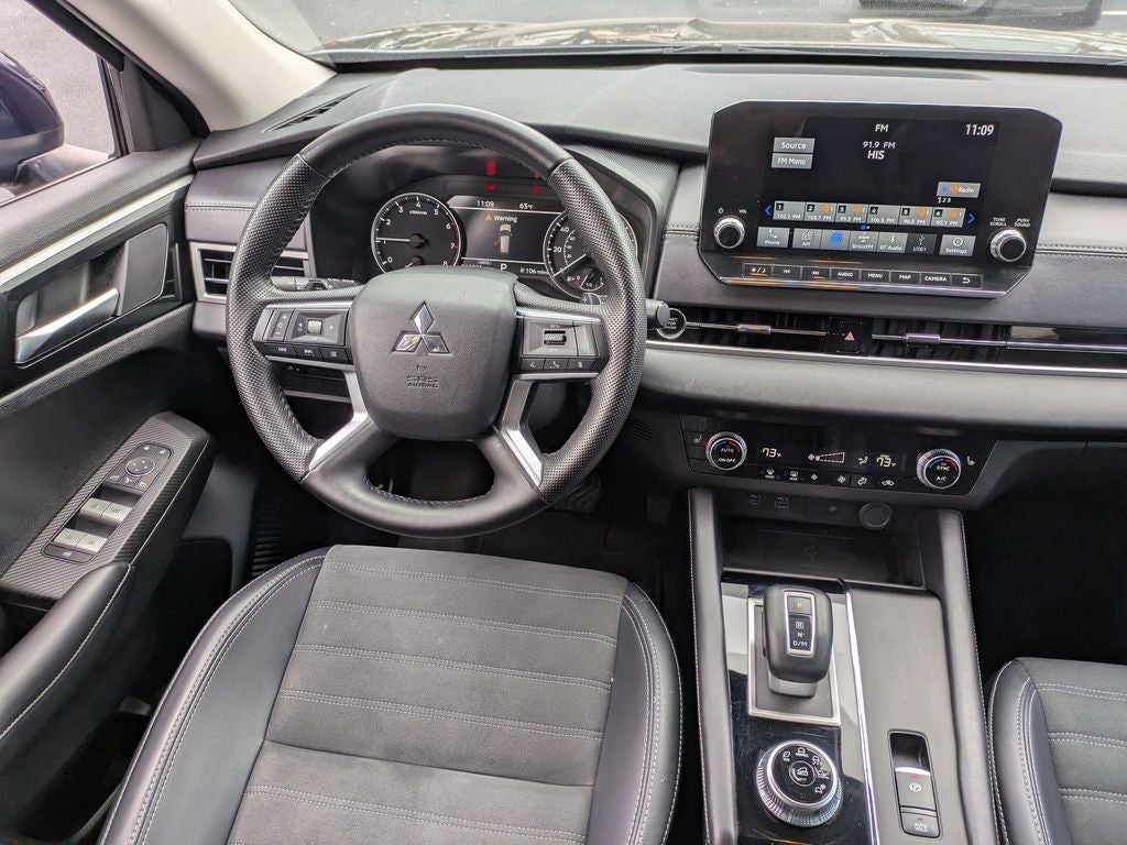 2024 Mitsubishi Outlander SE